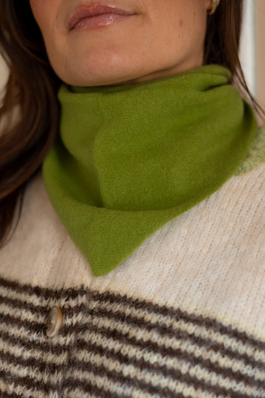 ECHARPE TRIANGLE VERT OLIVE