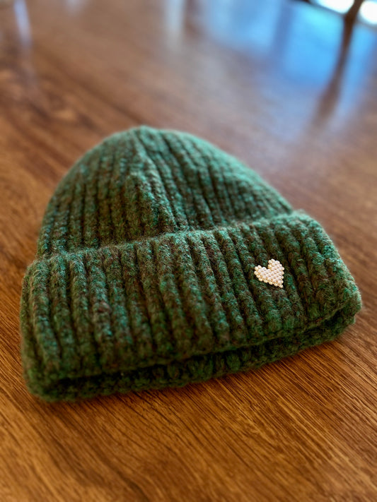 GORRO DE CORAZÓN CAQUI