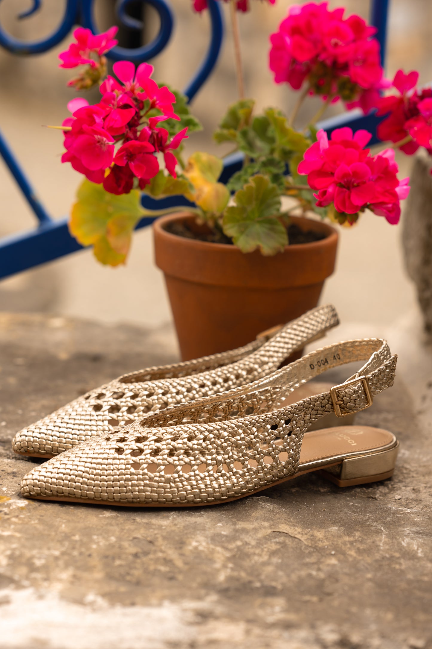SANDALIAS DORADAS