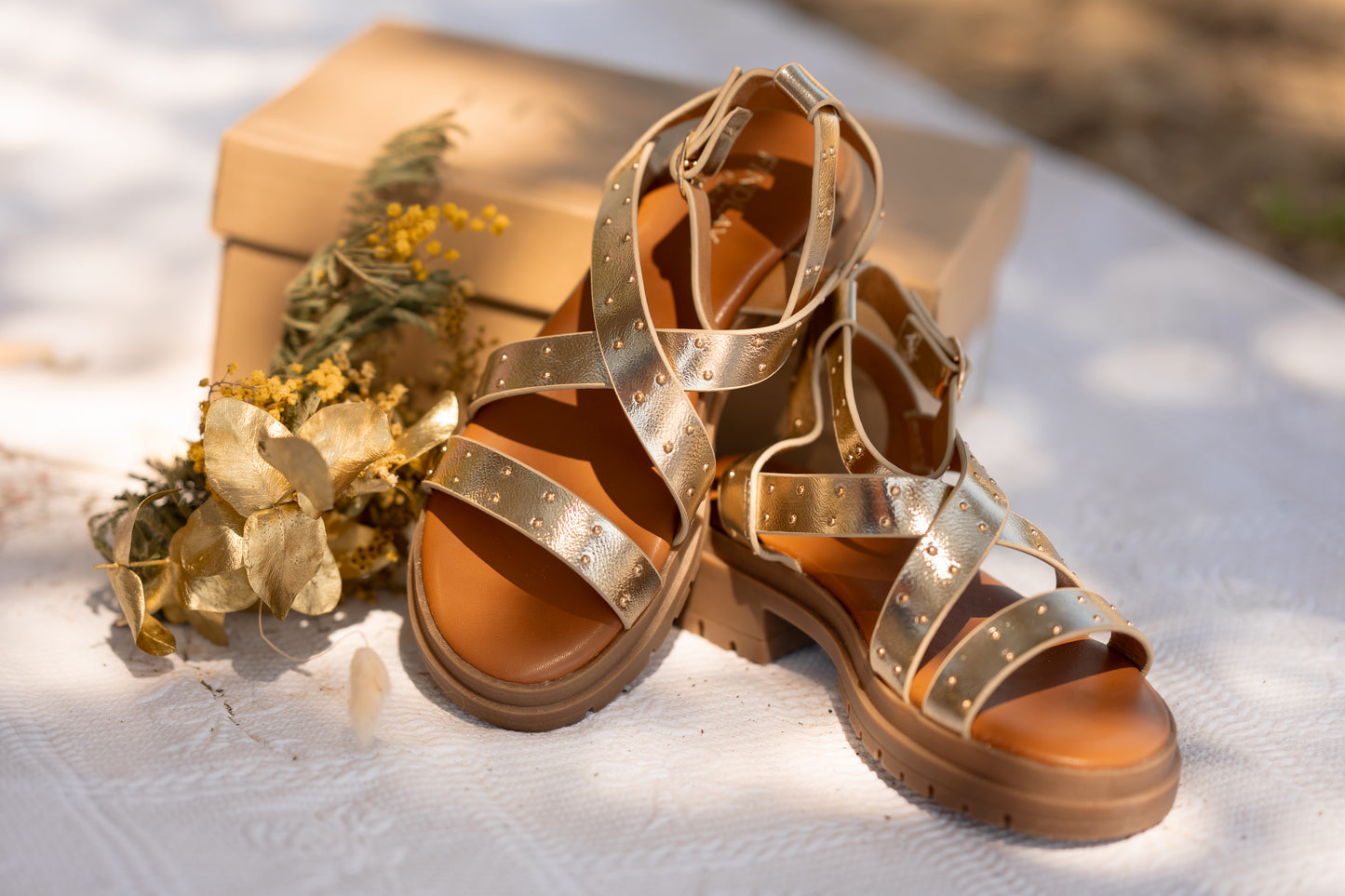 SANDALIAS DORADAS
